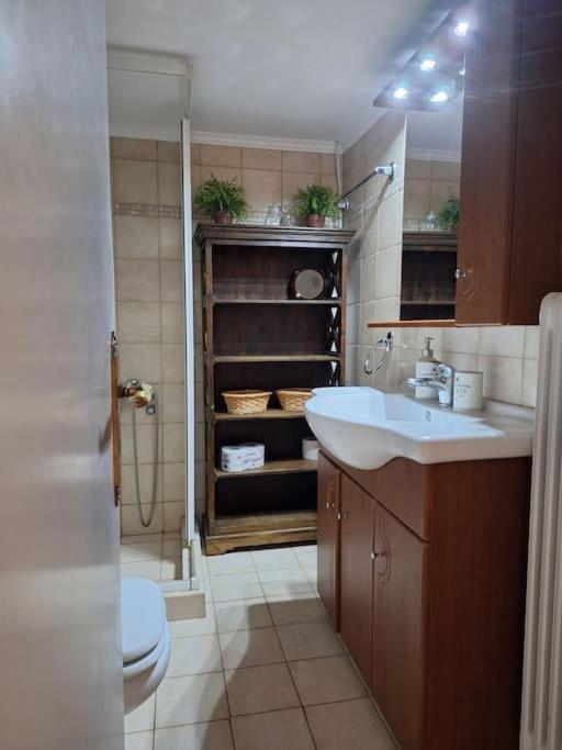 Carlito"S Apartment 1 Next To Metro Station Atenas Exterior foto